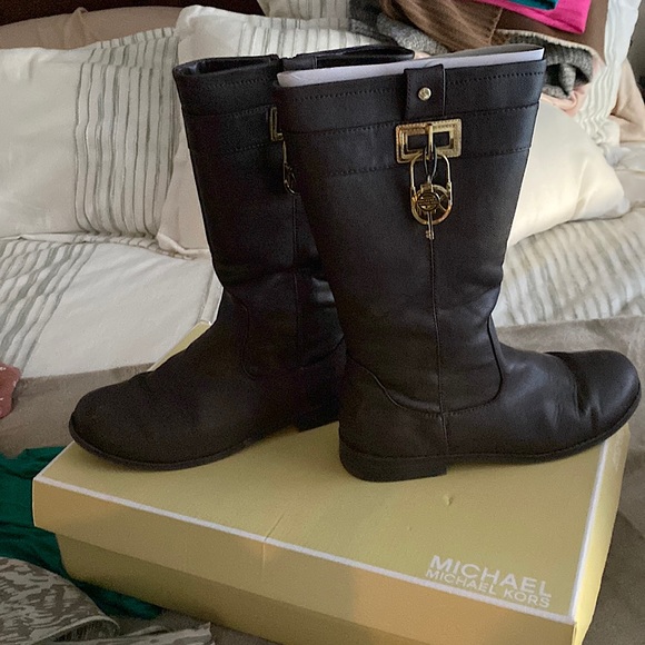 Michael Kors children’s size 5 brown boot. - Picture 1 of 5
